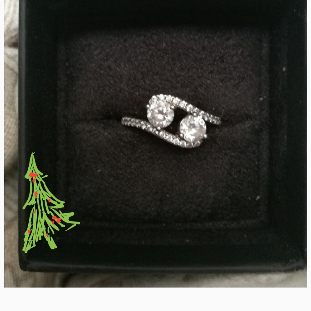 Pretty Diamond Ring- Good CZ and .925 SS